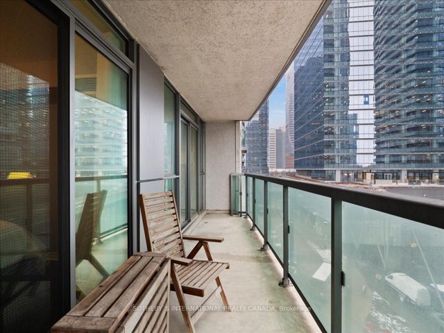 707 - 19 Grand Trunk Cres