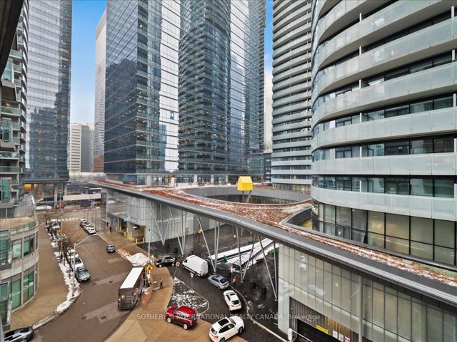 707 - 19 Grand Trunk Cres