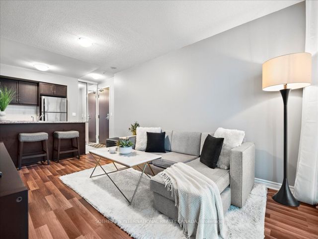 707 - 19 Grand Trunk Cres