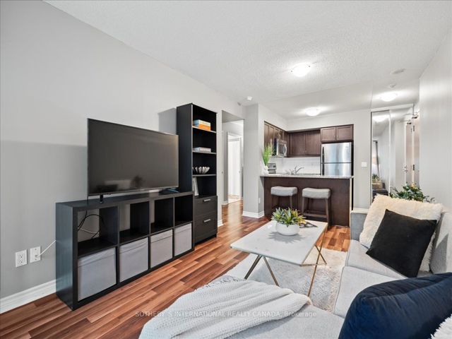 707 - 19 Grand Trunk Cres