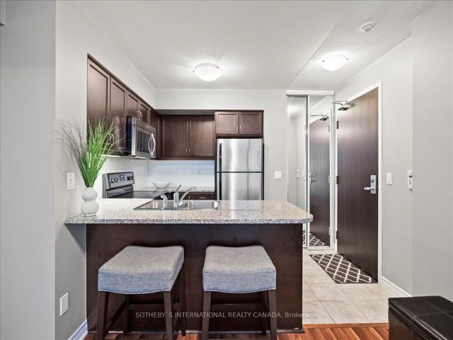 707 - 19 Grand Trunk Cres