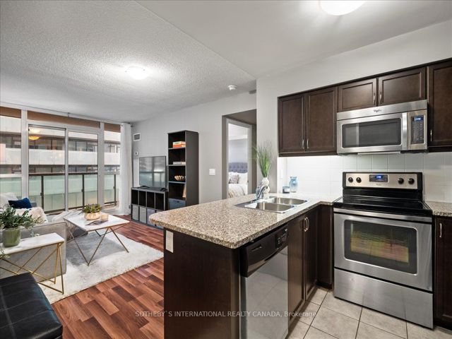 707 - 19 Grand Trunk Cres