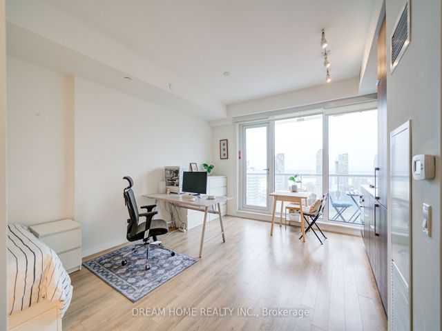 4408 - 197 Yonge St