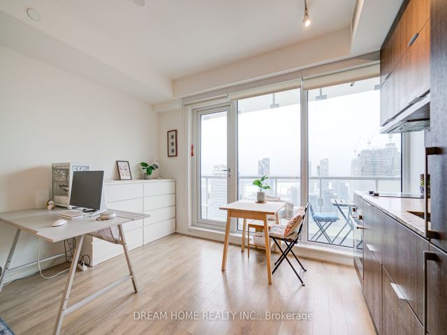 4408 - 197 Yonge St