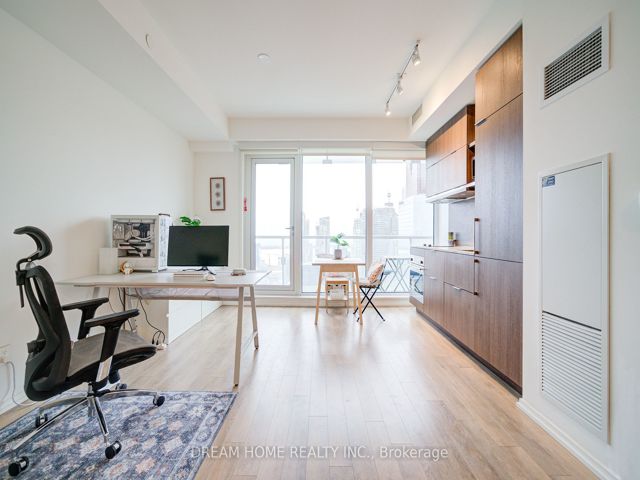 4408 - 197 Yonge St