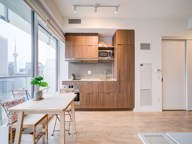 4408 - 197 Yonge St