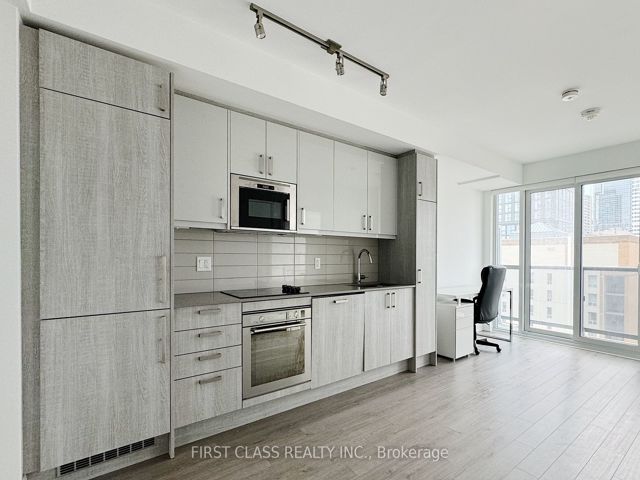 1707 - 77 Mutual St