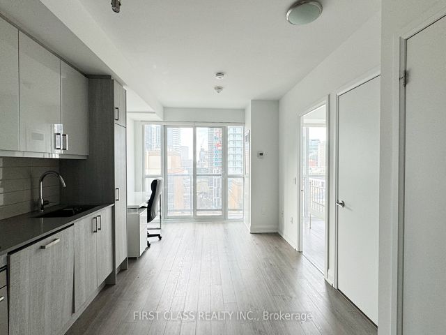 1707 - 77 Mutual St