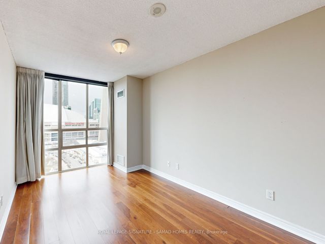 1915 - 51 Lower Simcoe St