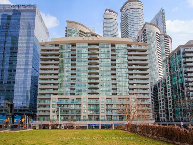 1915 - 51 Lower Simcoe St