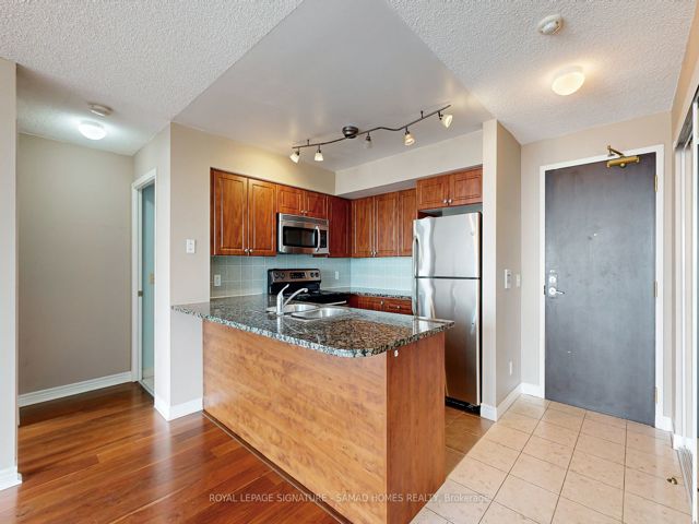 1915 - 51 Lower Simcoe St