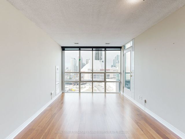1915 - 51 Lower Simcoe St