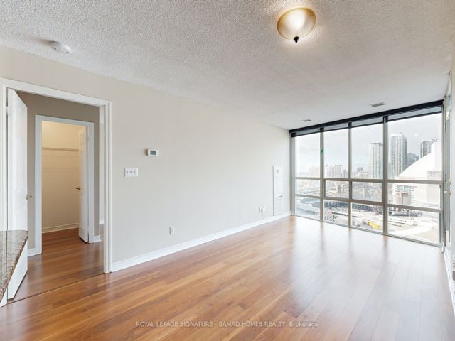 1915 - 51 Lower Simcoe St