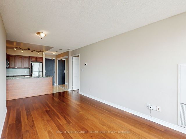 1915 - 51 Lower Simcoe St