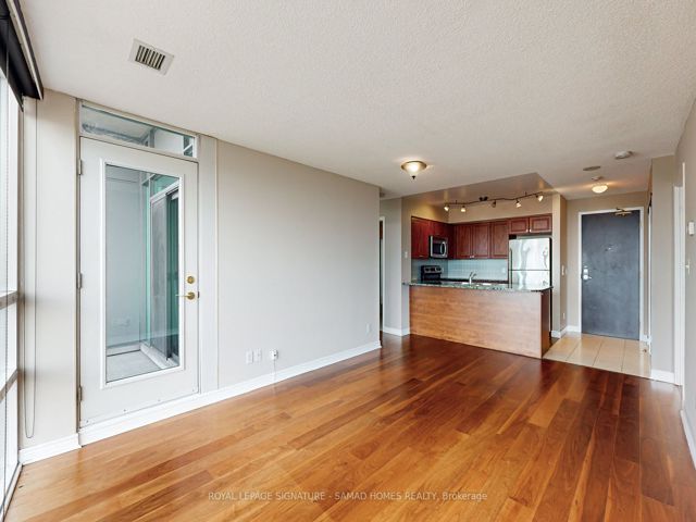 1915 - 51 Lower Simcoe St