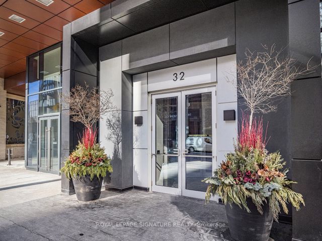 1704 - 32 Davenport Rd