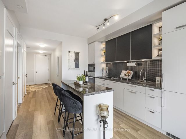 1704 - 32 Davenport Rd