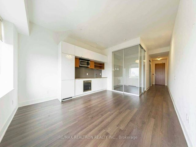 1823 - 111 St Clair Ave W