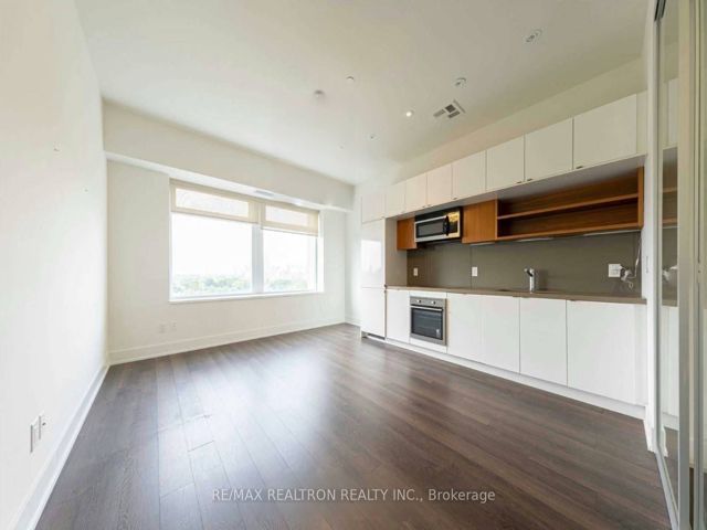 1823 - 111 St Clair Ave W
