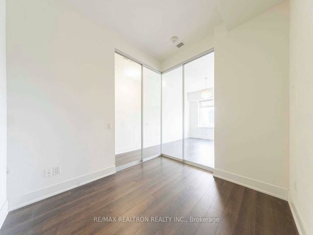 1823 - 111 St Clair Ave W