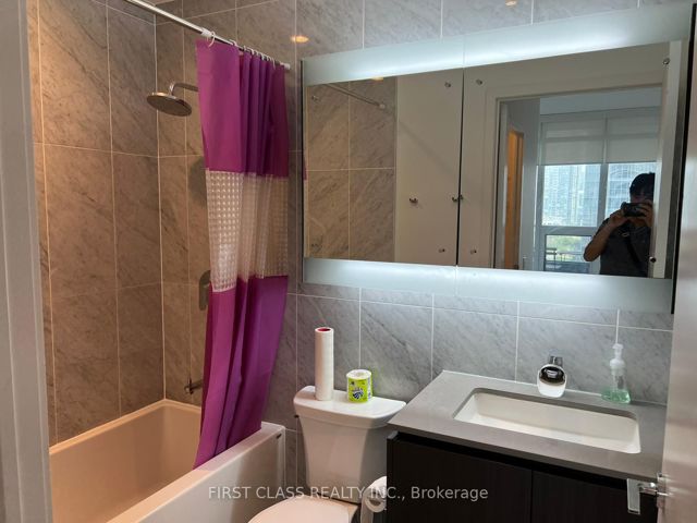 1106 - 80 Queens Wharf Rd