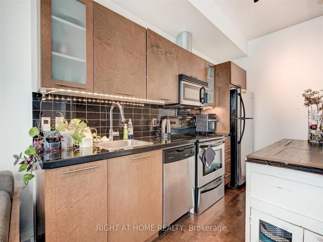 1709 - 33 Mill St