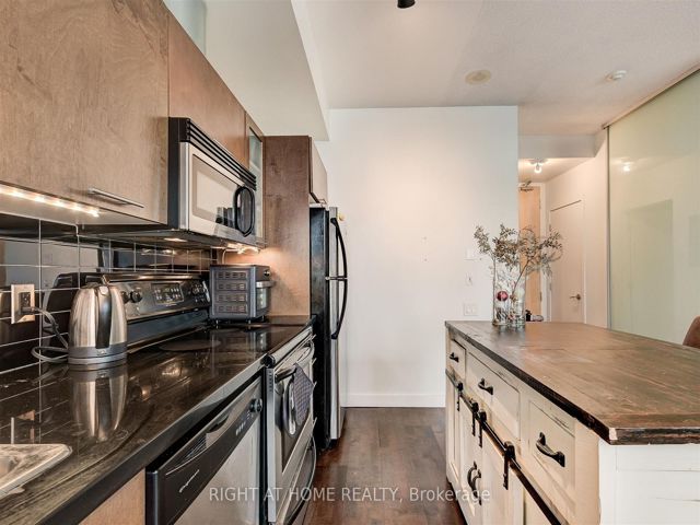 1709 - 33 Mill St