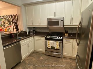 6 - 645 Davenport Rd