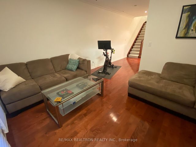 6 - 645 Davenport Rd