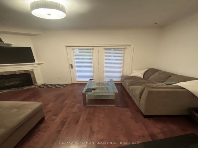 6 - 645 Davenport Rd