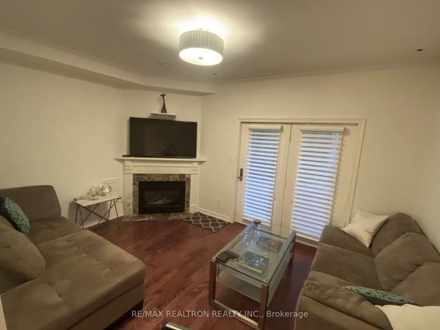 6 - 645 Davenport Rd