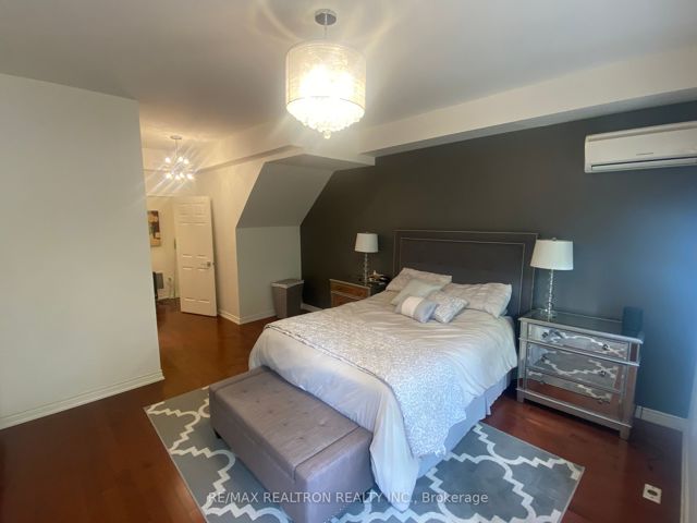 6 - 645 Davenport Rd