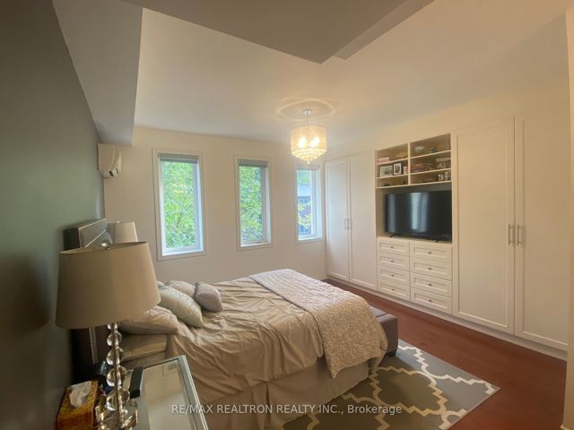 6 - 645 Davenport Rd
