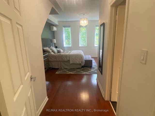 6 - 645 Davenport Rd