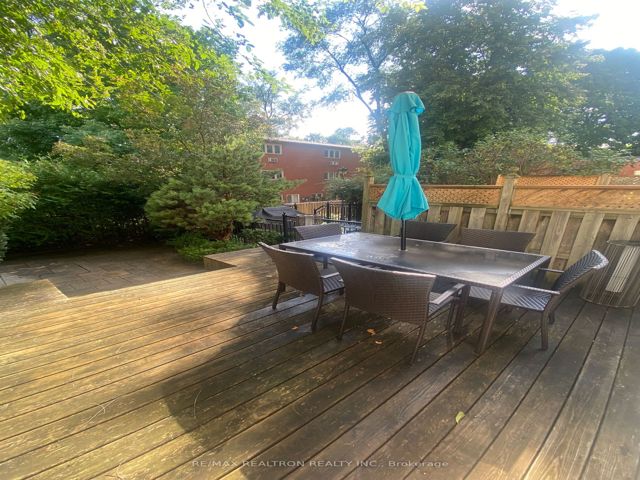 6 - 645 Davenport Rd