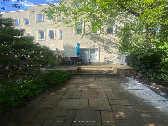6 - 645 Davenport Rd