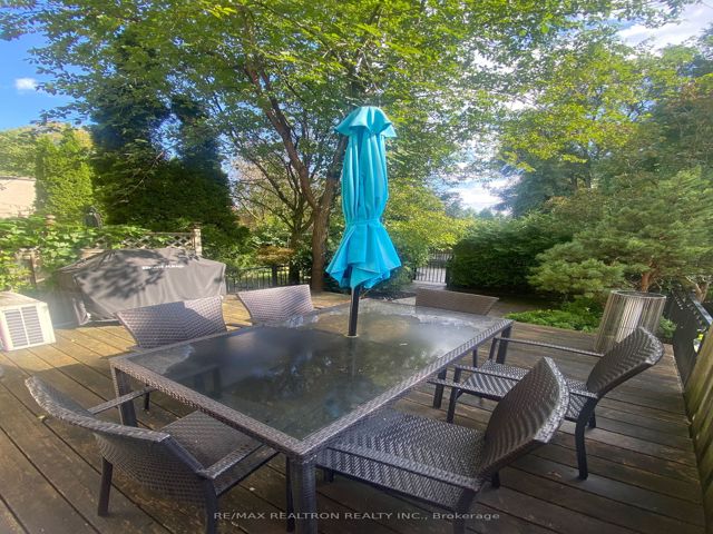 6 - 645 Davenport Rd
