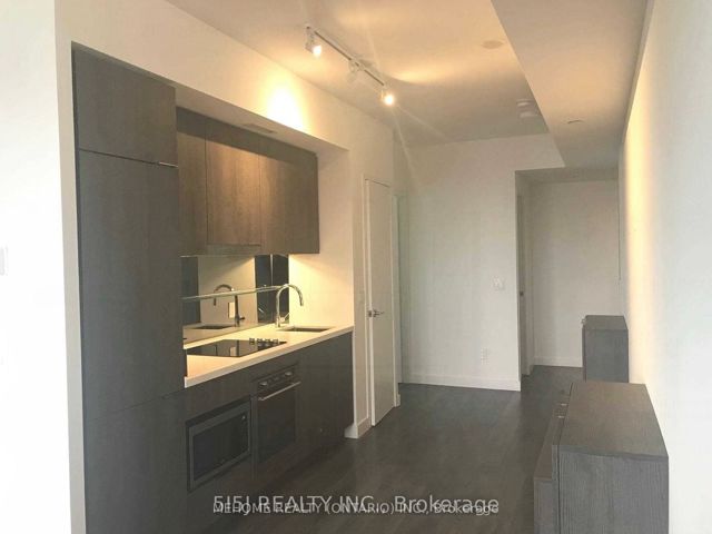 905 - 215 Queen St W