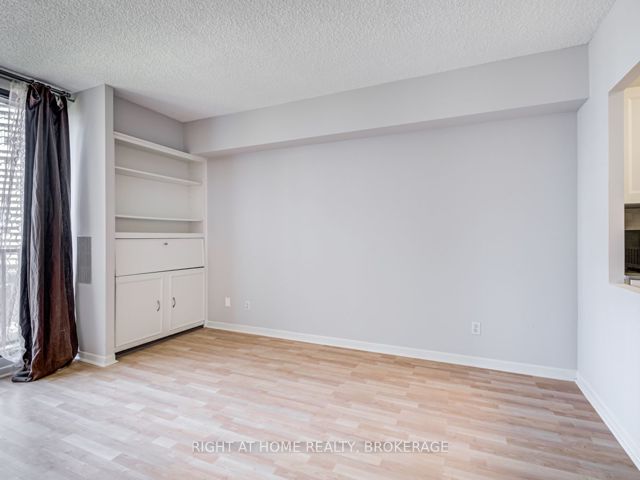 1627 - 33 Harbour Sq