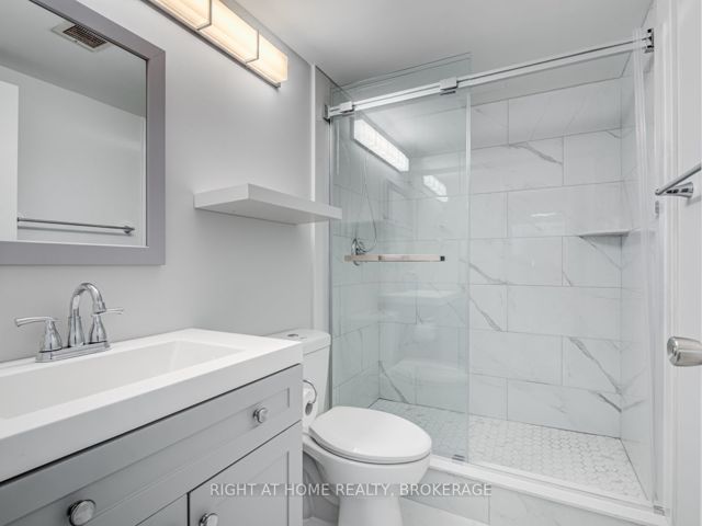 1627 - 33 Harbour Sq