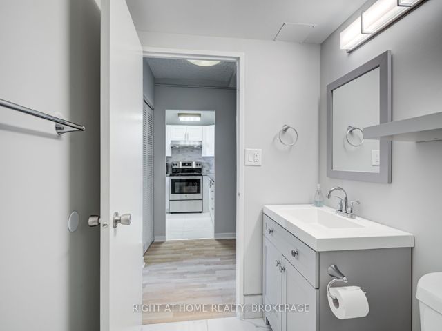 1627 - 33 Harbour Sq