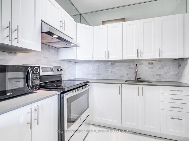 1627 - 33 Harbour Sq