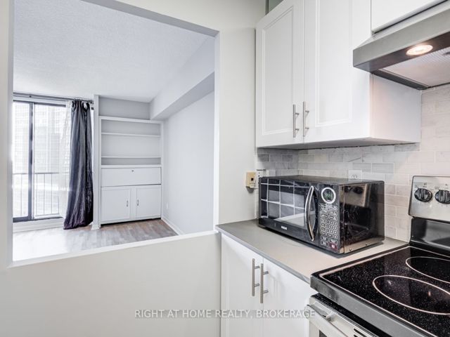 1627 - 33 Harbour Sq