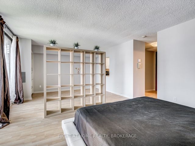 1627 - 33 Harbour Sq