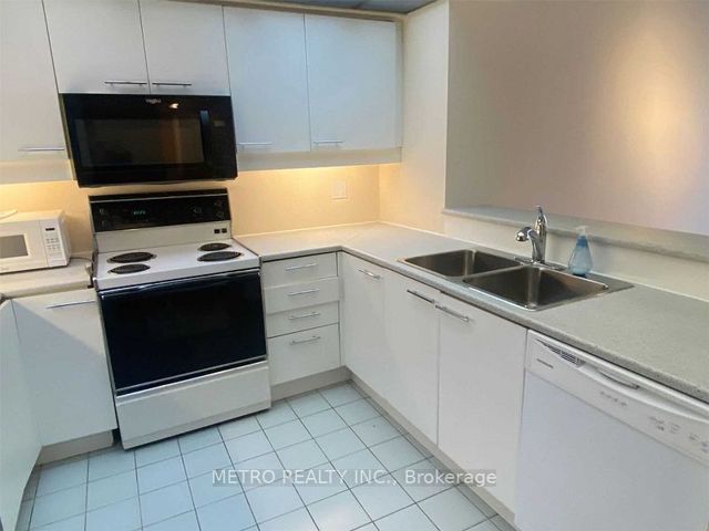 1708 - 18 Hollywood Ave