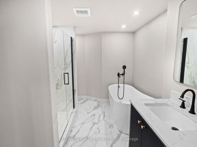 1805 - 85 Skymark Dr