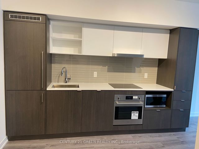 # 917 - 138 Downes St