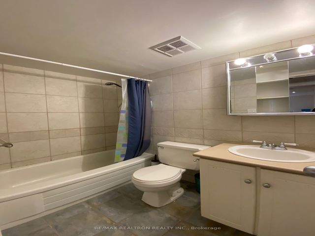 706 - 633 Bay St