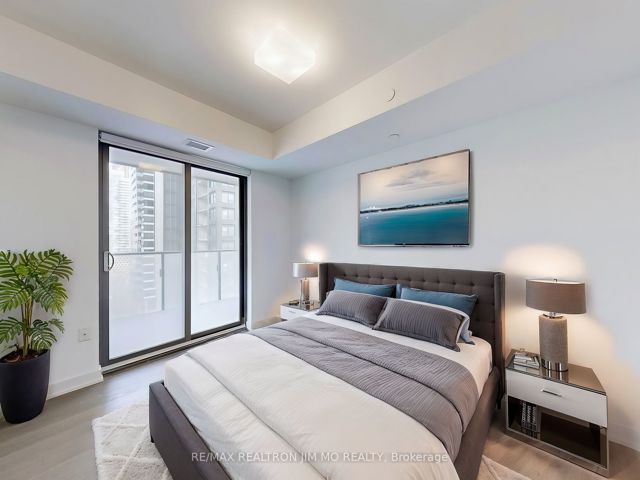 1208 - 11 Wellesley St W