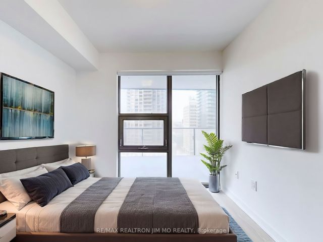 1208 - 11 Wellesley St W